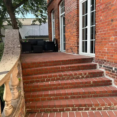 Zentrumsnahes Mit Terrasse Und Parkplatz Apartment