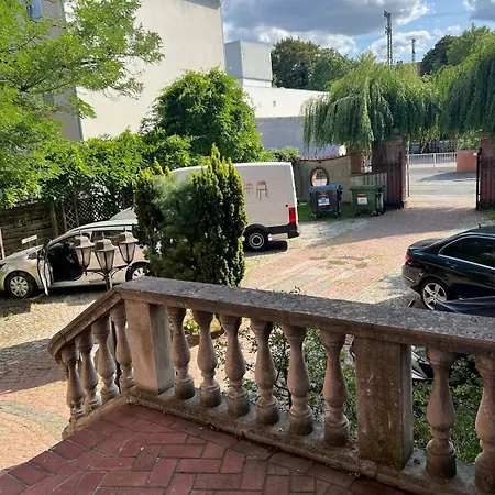 Zentrumsnahes Mit Terrasse Und Parkplatz *