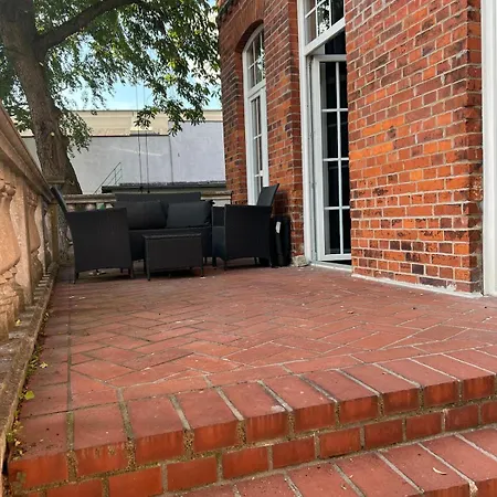Zentrumsnahes Mit Terrasse Und Parkplatz * Hannover