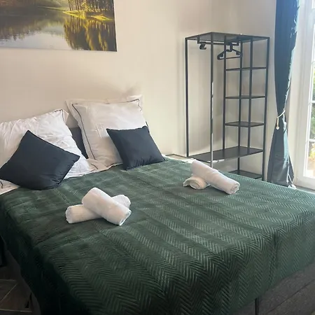 Zentrumsnahes Mit Terrasse Und Parkplatz * Hannover