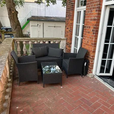Zentrumsnahes Mit Terrasse Und Parkplatz *