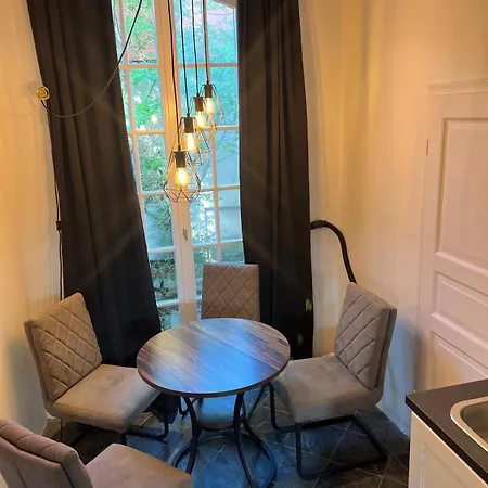 Apartment Zentrumsnahes Mit Terrasse Und Parkplatz